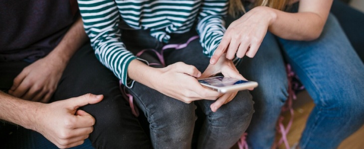 Chơi game trên thiết